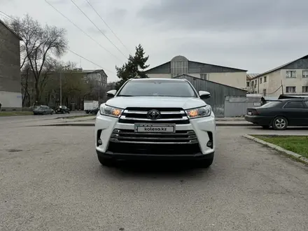 Toyota Highlander 2017 года за 18 000 000 тг. в Алматы