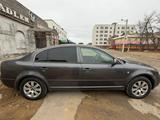 Skoda Superb 2004 года за 3 000 000 тг. в Актау – фото 4