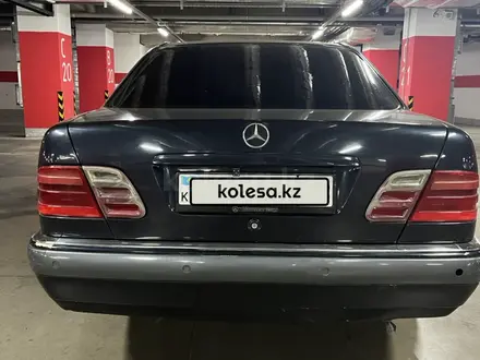 Mercedes-Benz E 320 2001 года за 3 500 000 тг. в Тараз – фото 8