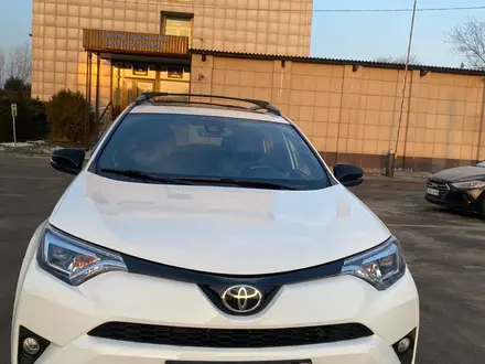 Toyota RAV4 2018 года за 14 000 000 тг. в Алматы