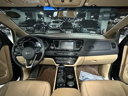 Kia Carnival 2019 года за 16 500 000 тг. в Алматы – фото 25
