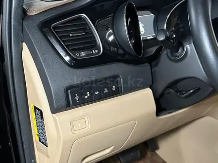 Kia Carnival 2019 года за 16 500 000 тг. в Алматы – фото 26