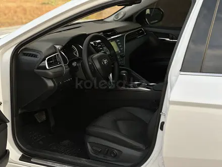 Toyota Camry 2019 года за 14 600 000 тг. в Шымкент – фото 9