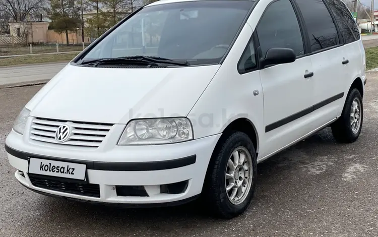 Volkswagen Sharan 2000 годаfor2 800 000 тг. в Шымкент