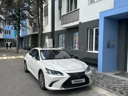 Lexus ES 350 2020 года за 26 800 000 тг. в Алматы