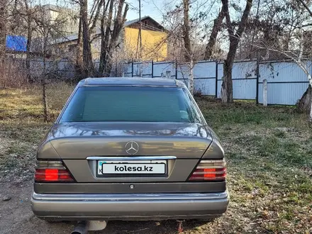 Mercedes-Benz E 200 1993 года за 1 550 000 тг. в Талдыкорган – фото 6