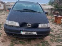 Volkswagen Sharan 2000 годаүшін1 800 000 тг. в Уральск