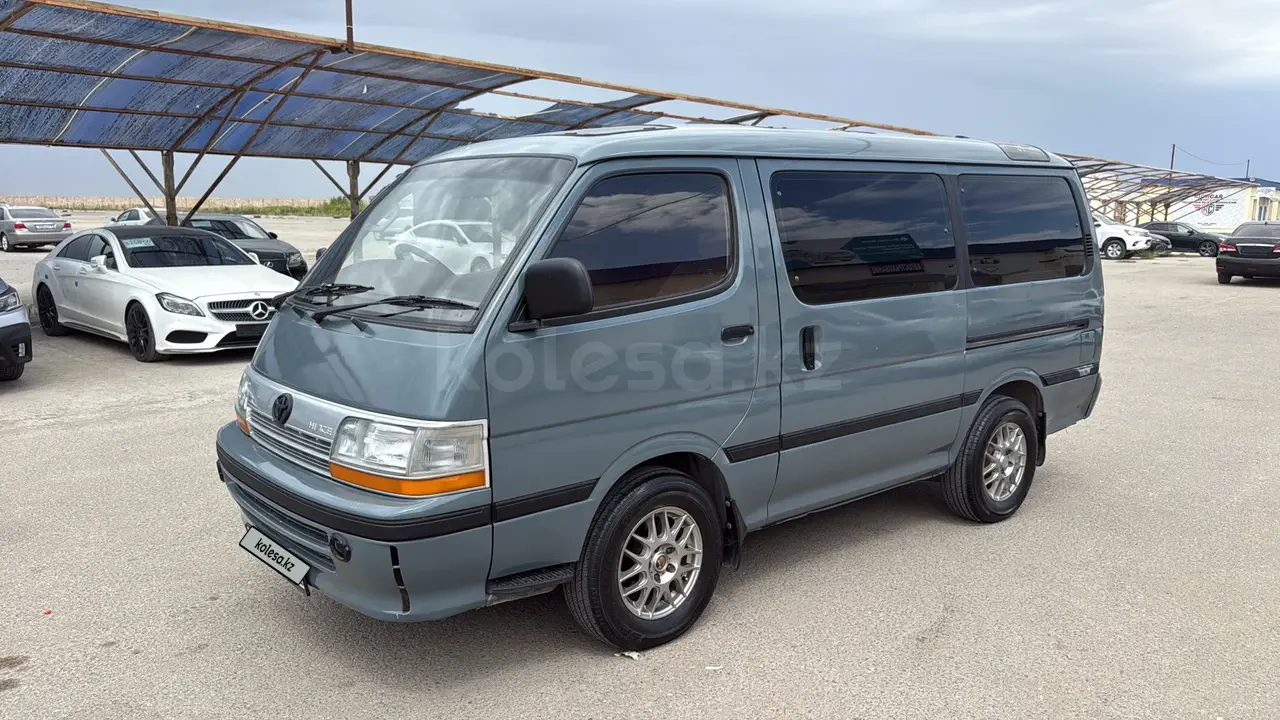 Toyota HiAce, 1990
