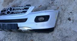 Бампер передний Mercedes ML W 164 за 195 000 тг. в Шымкент – фото 2
