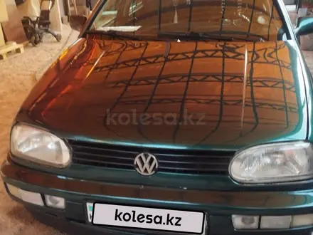 Volkswagen Golf 1997 года за 2 500 000 тг. в Алматы