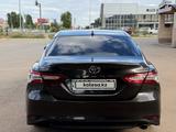 Toyota Camry 2019 года за 13 900 000 тг. в Актобе – фото 4