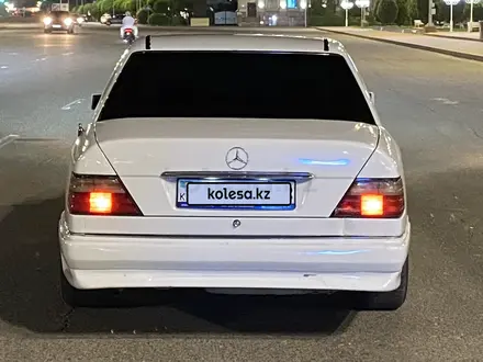 Mercedes-Benz E 220 1995 года за 2 400 000 тг. в Тараз – фото 3