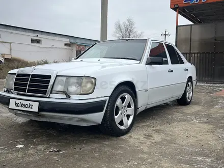 Mercedes-Benz E 280 1991 года за 2 000 000 тг. в Атырау