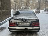 Mercedes-Benz E 200 1996 годаүшін2 200 000 тг. в Караганда – фото 2