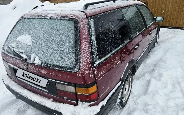 Volkswagen Passat 1990 года за 500 000 тг. в Семей