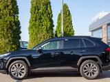 Toyota RAV4 Luxe+ 2023 года за 18 490 000 тг. в Алматы – фото 3