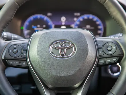 Toyota RAV4 Luxe+ 2023 года за 18 490 000 тг. в Алматы – фото 17