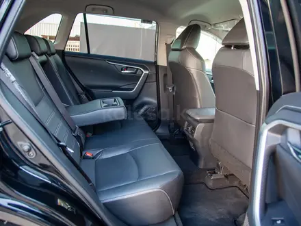 Toyota RAV4 Luxe+ 2023 года за 18 490 000 тг. в Алматы – фото 16