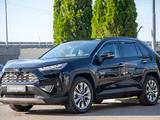 Toyota RAV4 Luxe+ 2023 года за 18 490 000 тг. в Алматы – фото 2
