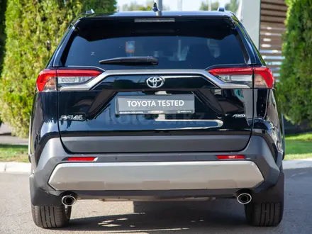 Toyota RAV4 Luxe+ 2023 года за 18 490 000 тг. в Алматы – фото 5