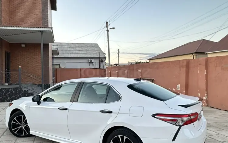 Toyota Camry 2018 года за 7 400 000 тг. в Жанаозен