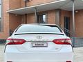Toyota Camry 2018 года за 7 400 000 тг. в Жанаозен – фото 11