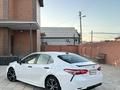 Toyota Camry 2018 года за 7 400 000 тг. в Жанаозен – фото 12