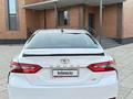 Toyota Camry 2018 года за 7 400 000 тг. в Жанаозен – фото 16