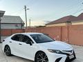 Toyota Camry 2018 года за 7 400 000 тг. в Жанаозен – фото 2