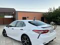 Toyota Camry 2018 года за 7 400 000 тг. в Жанаозен – фото 5