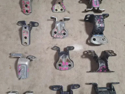 Петли дверей Капота за 5 000 тг. в Алматы