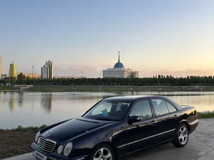 Mercedes-Benz E 320 2000 года за 4 100 000 тг. в Астана