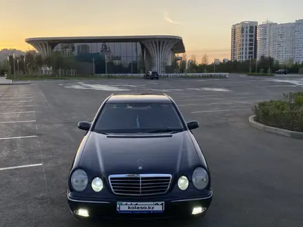 Mercedes-Benz E 320 2000 года за 4 100 000 тг. в Астана – фото 2