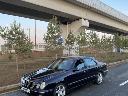 Mercedes-Benz E 320 2000 года за 4 100 000 тг. в Астана – фото 4