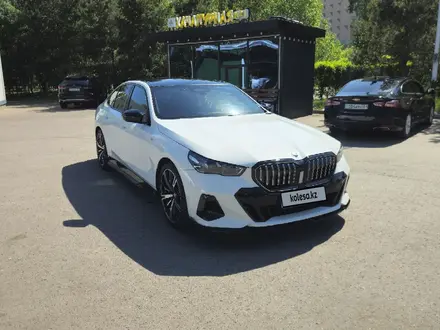 BMW 530 2025 года за 44 000 000 тг. в Астана – фото 2