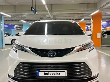 Toyota Sienna 2022 года за 19 900 000 тг. в Алматы