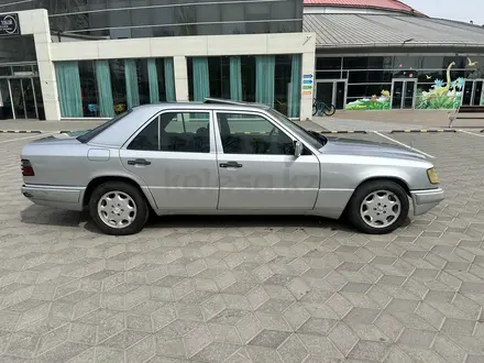 Mercedes-Benz E 220 1993 года за 1 900 000 тг. в Астана – фото 3