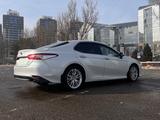 Toyota Camry 2020 года за 15 500 000 тг. в Алматы – фото 3