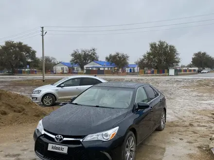 Toyota Camry 2015 года за 6 000 000 тг. в Атырау – фото 2