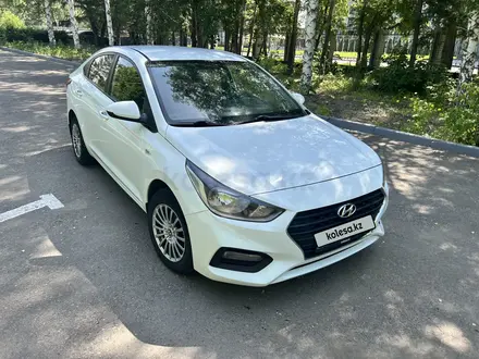 Hyundai Accent 2017 года за 6 450 000 тг. в Усть-Каменогорск – фото 2