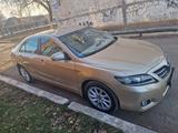 Toyota Camry 2009 года за 6 800 000 тг. в Уральск – фото 2