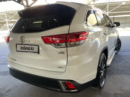 Toyota Highlander 2019 года за 23 500 000 тг. в Алматы – фото 4