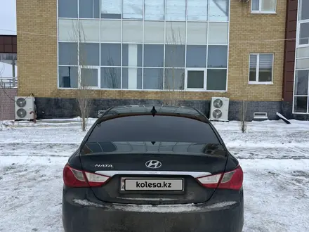 Hyundai Sonata 2011 года за 2 700 000 тг. в Актобе – фото 4