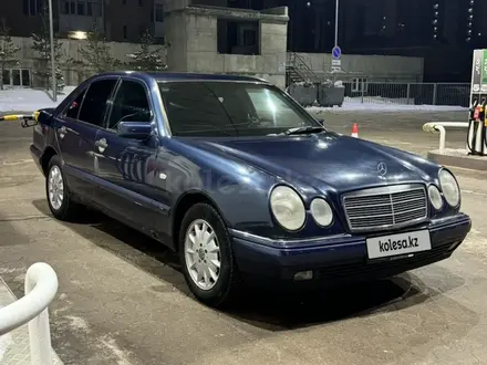 Mercedes-Benz E 200 1997 года за 2 650 000 тг. в Астана