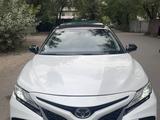 Toyota Camry 2020 года за 15 000 000 тг. в Алматы