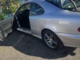 Mercedes-Benz CLK 320 2002 годаүшін1 850 000 тг. в Караганда – фото 2