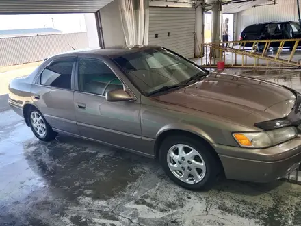 Toyota Camry 2000 года за 4 000 000 тг. в Атырау – фото 4