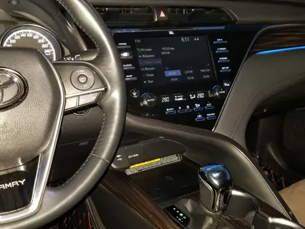 Toyota Camry 2019 года за 13 600 000 тг. в Атырау – фото 5