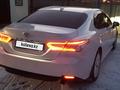 Toyota Camry 2019 года за 13 600 000 тг. в Атырау – фото 4