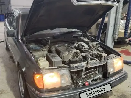 Mercedes-Benz E 200 1992 года за 1 400 000 тг. в Павлодар – фото 5